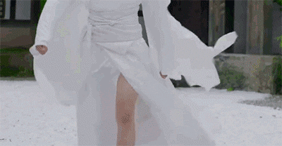 總不能全像九王一樣穿上高開叉的透視裙吧！