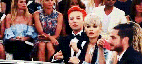 Chanel秀場(chǎng)，看GD這霸氣的小表情