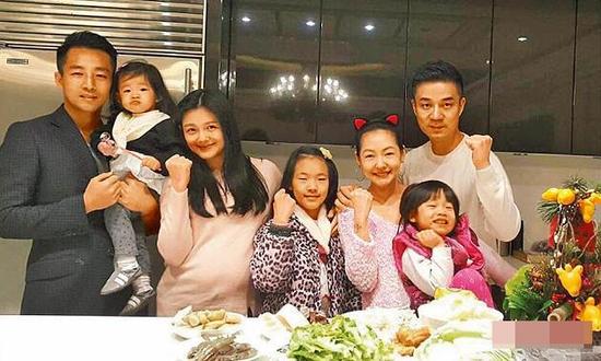 大S孕后久違現(xiàn)身，與小S一家齊聚