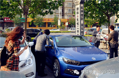 當然，小編認為最高境界是這位美女，這張照片應該取名為論美女的自我修養(yǎng)。