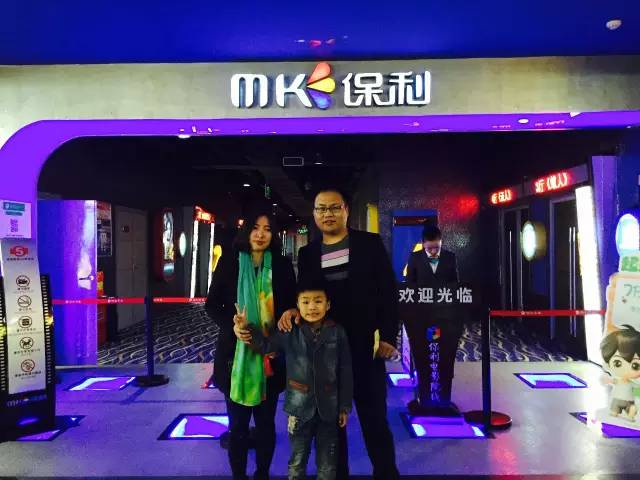 再來看兩個(gè)萌娃，表情都好有戲！