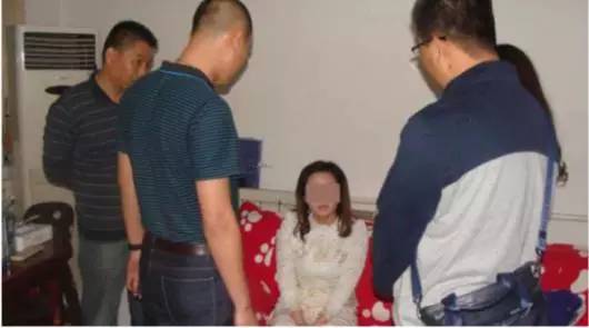 警方抓捕嫌疑人龐某衛(wèi)現(xiàn)場。警方供圖