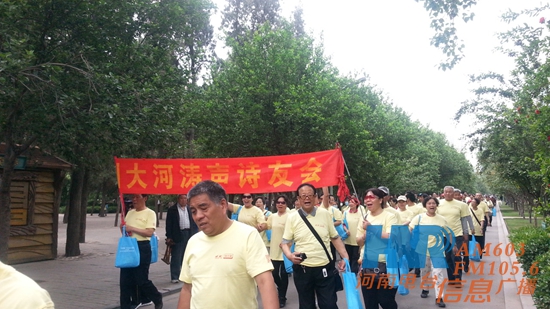 萬(wàn)名老人健步走