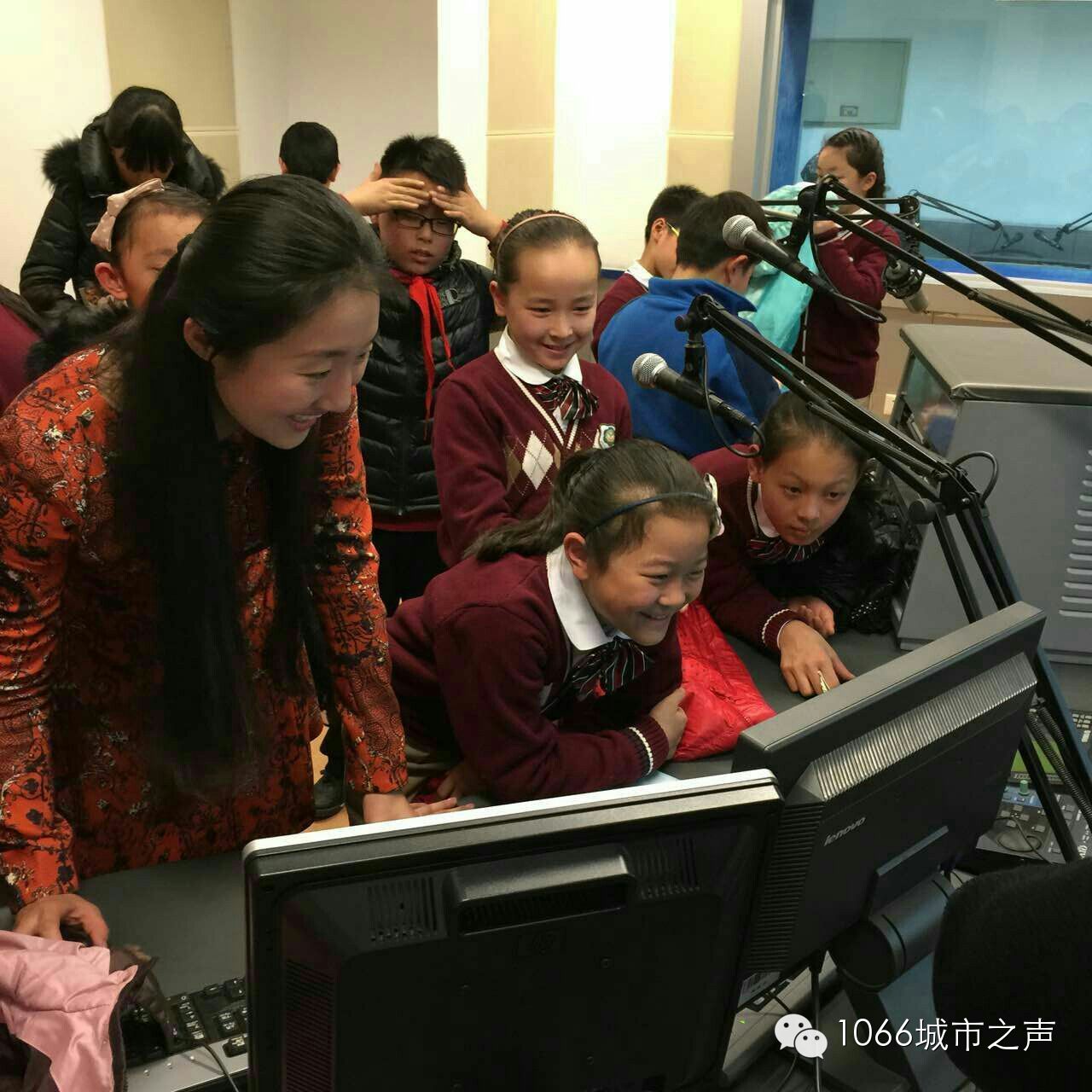 “好激動，好激動”！天天上學、放學都從廣播大廈經(jīng)過，今天終于進來了！