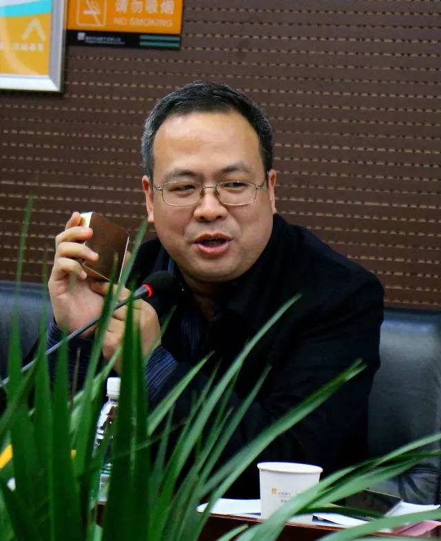 看看上面這位，就是我們1066最紅的男人——付總。