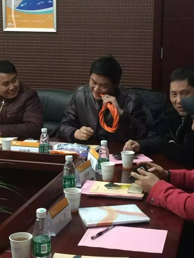 小編想問一下咬膠管的孫老師，優(yōu)質膠管的口感如何呢？