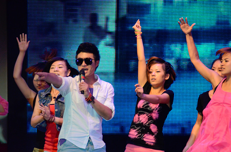 嗨！《我們一起聽歌吧》魅力881河南音樂廣播 DJ帥天 演唱曲目：《找自己》 帥呀??！