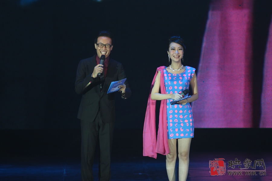 現場主持人雨晨、小糖