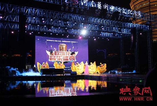 魅力881主持人李江帶來(lái)開(kāi)場(chǎng)歌曲《舞起來(lái)》