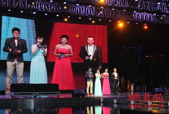 現(xiàn)場(chǎng)主持人帥天、小糖、李江、凱文