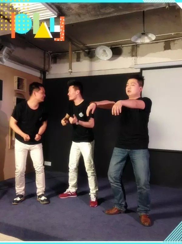 能看出這個場景主題是衛(wèi)生紙嗎？我讀書少，你別騙我……