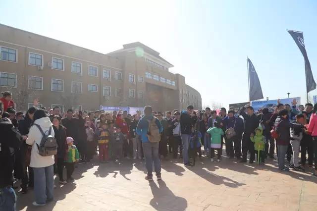 主持人胖達(dá)帶領(lǐng)魚油們進(jìn)行抽獎(jiǎng)環(huán)節(jié)，禮物大大滴呦！