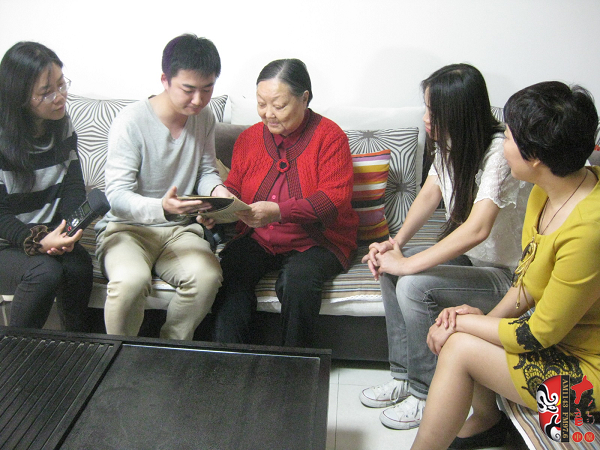 央視戲曲頻道、河南電臺(tái)戲曲廣播記者聯(lián)合采訪馬金鳳