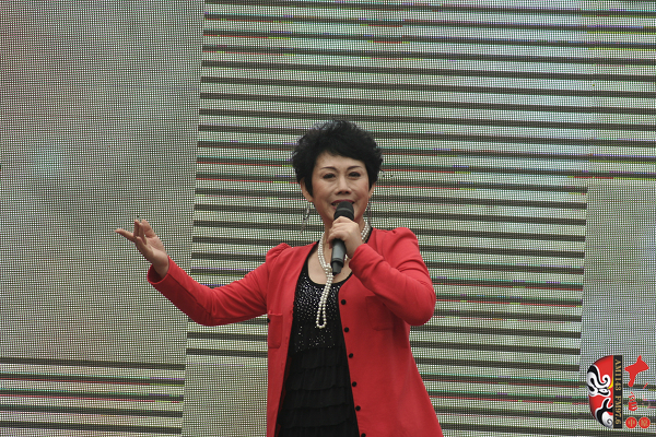 著名豫劇表演藝術(shù)家魏俊英現(xiàn)場(chǎng)演唱豫劇《紅菊》選段“十祝?！?、《五世請(qǐng)纓》選段“先王爺封我是個(gè)長(zhǎng)壽星”