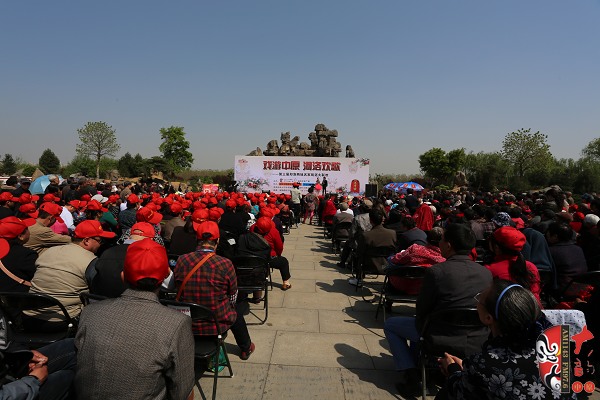 現(xiàn)場坐滿了來自鄭州、洛陽以及洛陽周邊縣市的戲迷朋友