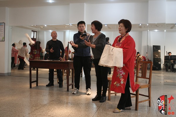 著名戲曲節(jié)目主持人、河南電臺(tái)戲曲廣播當(dāng)家小生月陽(yáng)錄制現(xiàn)場(chǎng)花絮