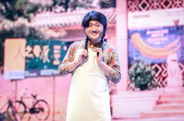 小品《那些年我們錯(cuò)過的一支舞》，主播樂天、張嵩的裝扮你給打幾分？