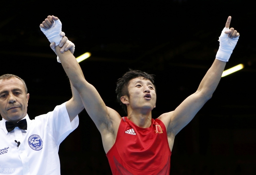 拳擊男子49公斤級鄒市明進(jìn)4強