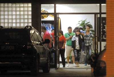 2012年9月17日，廠橋小學(xué)門口，一女子駕車錯(cuò)將油門當(dāng)剎車，撞死一男學(xué)生。