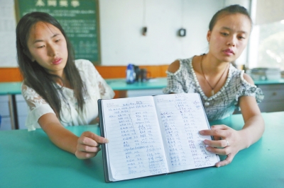 劉龔帶的2012屆畢業(yè)生一天就募捐了5000多元，并一一登記