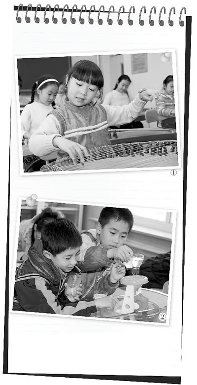 　圖1：鐵路五小古箏社團的孩子們正在演奏《高山流水》，圖2：科學(xué)課上，孩子們正在探索水的秘密。