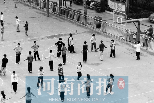 有學(xué)校擔(dān)心，個人進校園鍛煉，安全隱患大