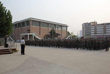 82中新學(xué)子迎來軍訓(xùn)新生活