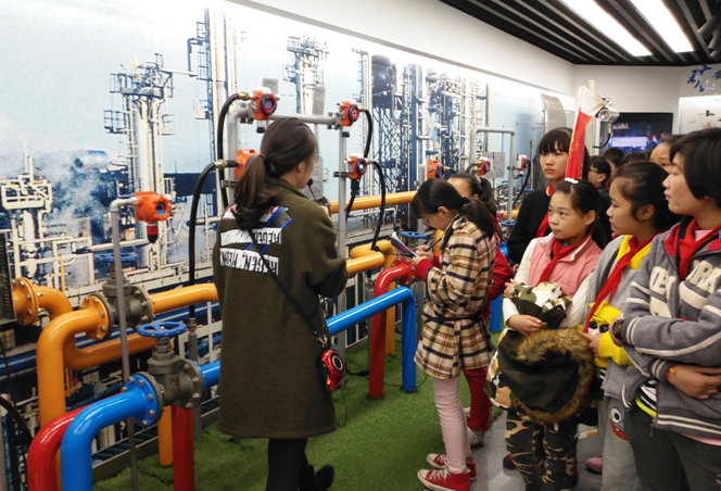 聽到了新知識(shí)，趕緊拿出本子記下來