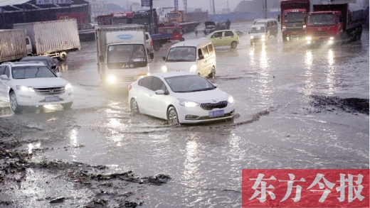 鄭州南四環(huán)柴郭轉(zhuǎn)盤南500米處的“泥坑”，