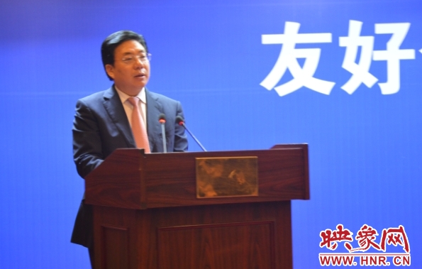 市委副書記、市長李柳身出席簽約儀式并講話