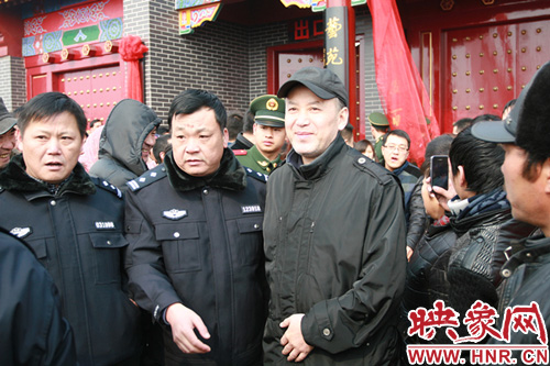 郭達(dá)現(xiàn)身馬街書會(huì)現(xiàn)場。