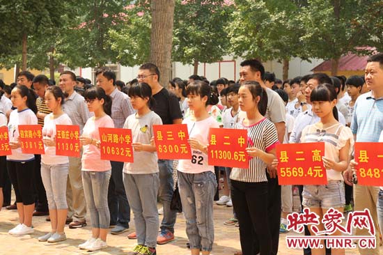 經(jīng)過一周的廣泛宣傳動員，全縣教育系統(tǒng)共捐款174113元。