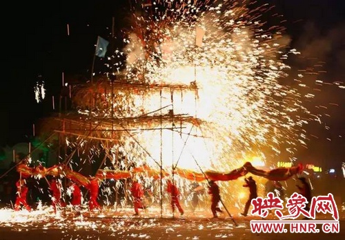 確山鐵花將登上萬眾矚目的春晚舞臺！