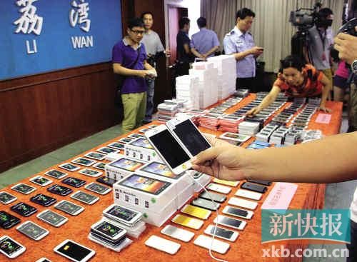 ■假冒手機。新快報記者曾泓/攝