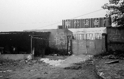 因?yàn)樯馐挆l，內(nèi)黃縣一家腐竹設(shè)備廠已關(guān)門歇業(yè)(隱蔽拍攝)