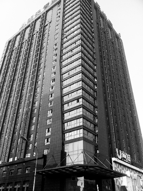 記者按照公開地址在鄭州一處寫字樓尋找一家軟件公司，一無所獲。