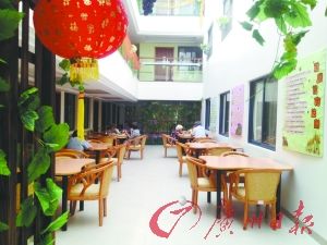 某酒店式養(yǎng)老院的開放餐廳。羅樺琳/圖