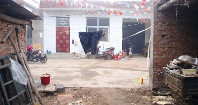 辦喜事扯的彩條還沒(méi)有褪色，這個(gè)農(nóng)家小院就發(fā)生了慘案。