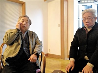 前晚，年過(guò)七旬的劉光嘉及妻子向記者講述強(qiáng)拆經(jīng)過(guò)。
