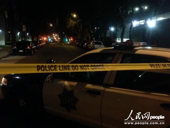 縱火案件發(fā)生在1月1日晚9時(shí)25分，舊金山當(dāng)?shù)鼐胶拖绬T幾分鐘內(nèi)趕到事故現(xiàn)場(chǎng)，并迅速撲滅了火情。記者1日晚趕到現(xiàn)場(chǎng)時(shí)，領(lǐng)館正門(mén)所在區(qū)域已經(jīng)被警察封鎖。