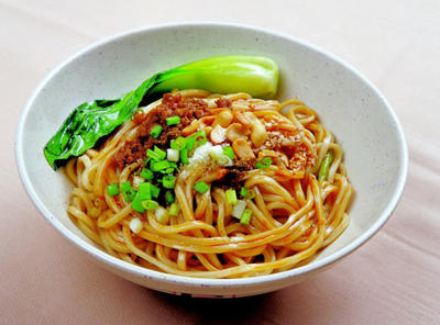 曬家鄉(xiāng)美食 網(wǎng)友：讓不讓人吃方便面了？