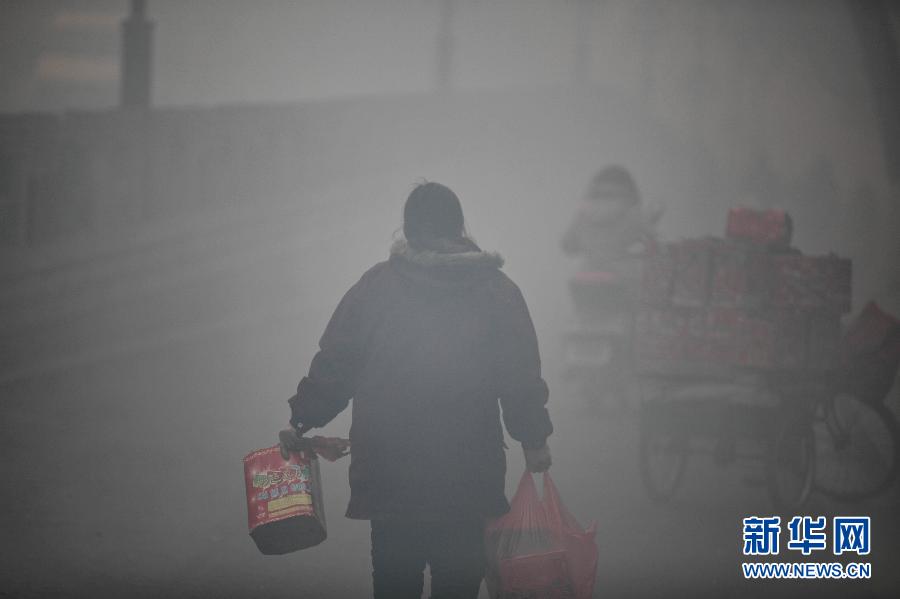 #（晚報）（2）初五“迎財(cái)神”引爆“開門炮”