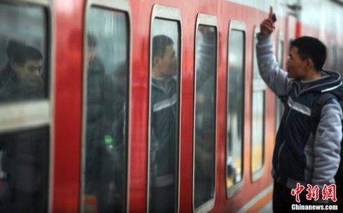 中國(guó)式離別引網(wǎng)友共鳴:舍不得爸媽還是要走 中國(guó)式離別引網(wǎng)友共鳴:舍不得爸媽還是要走