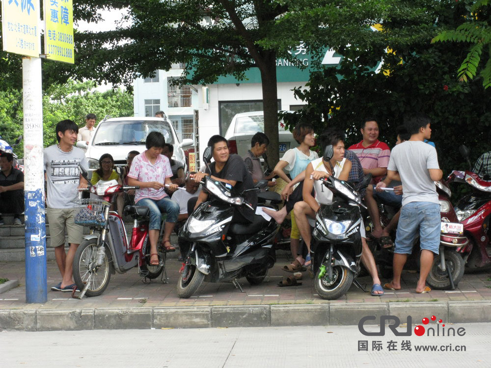2013年07月10日，廣西壯族自治區(qū)北海市，依然有很多外地人聽信謠言不肯離去。圖片來源：飛影/CF