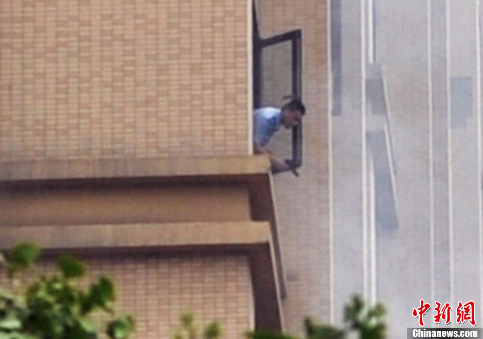 7月31日，成都成華區(qū)二十四城小區(qū)發(fā)生警匪槍戰(zhàn)。