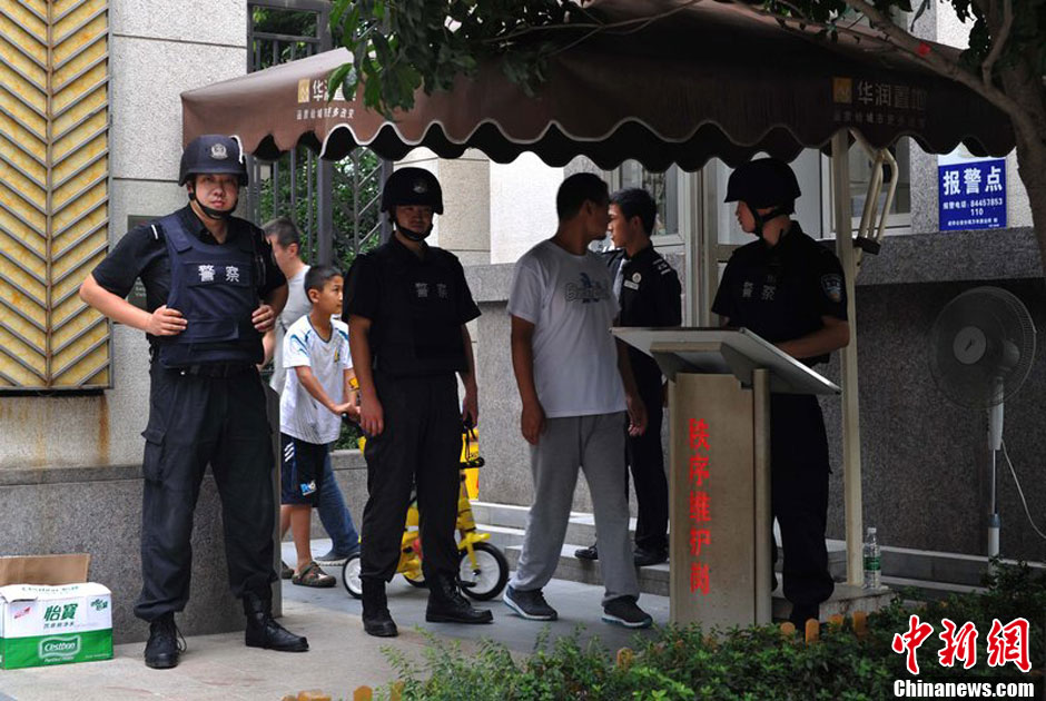 7月31日，成都成華區(qū)二十四城小區(qū)發(fā)生警匪槍戰(zhàn)。