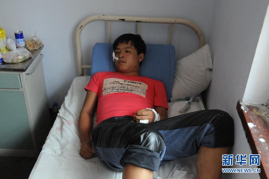 　8月20日，一名傷者在醫(yī)院接受救治。