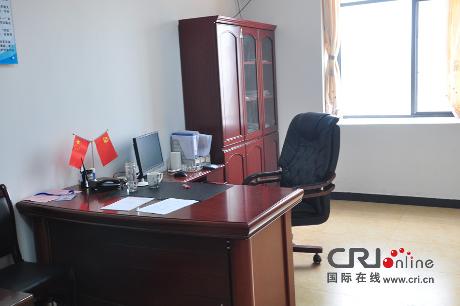 2013年10月21日，長沙云蓋村欠債千萬新建的豪華村部樓。