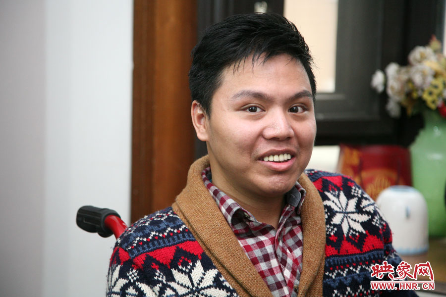 練完歌后，海龍害羞的朝著記者笑了下，說自己發(fā)揮的不好。