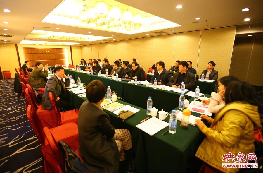 政協(xié)小組會(huì)議經(jīng)濟(jì)二組討論現(xiàn)場